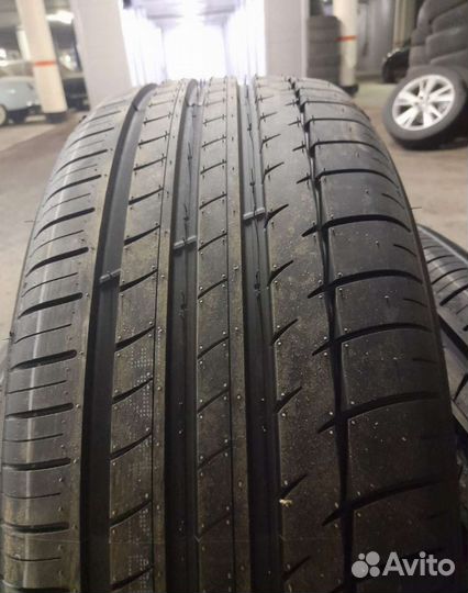 Triangle EffeXSport TH202 235/55 R20 105