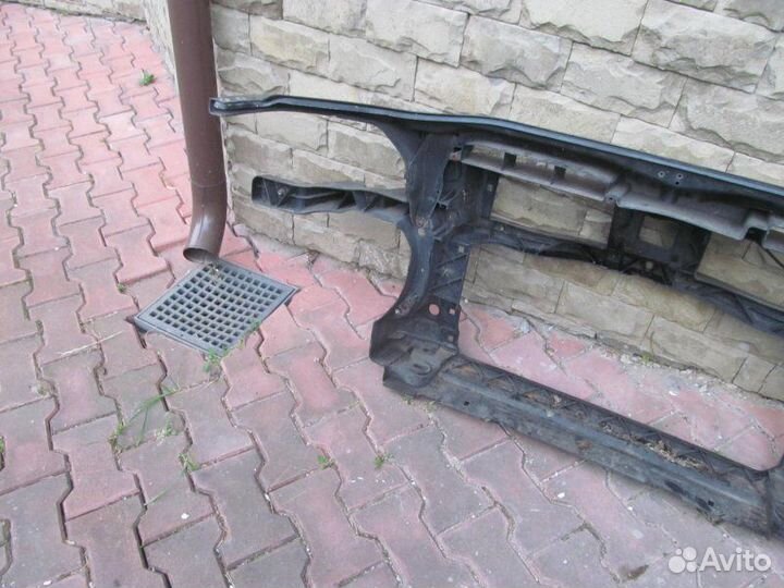 Панель передняя (телевизор) Volkswagen Passat B6