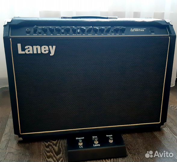 Комбоусилитель Laney LV300 twin tube enabled,120Вт