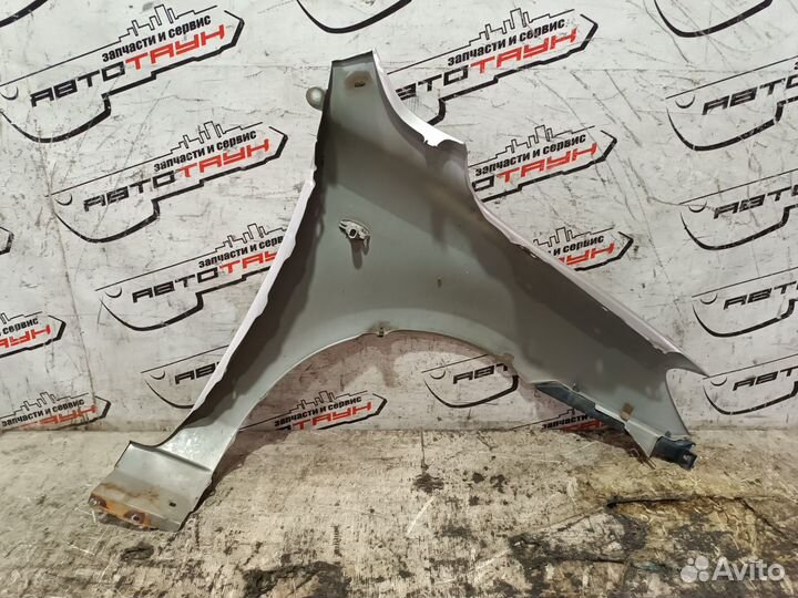 Крыло mazda demio mazda2 DY DY3R DY3W DY5R DY5W D35052211E переднее левое 1 модель серебро, 22R KA94