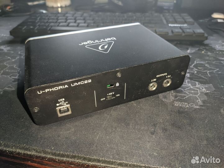 Внешняя звуковая карта behringer UMC22