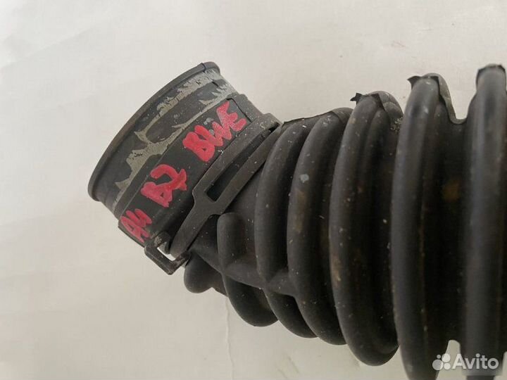 Патрубок воздушного фильтра Audi A4 B7 2.0 турбо