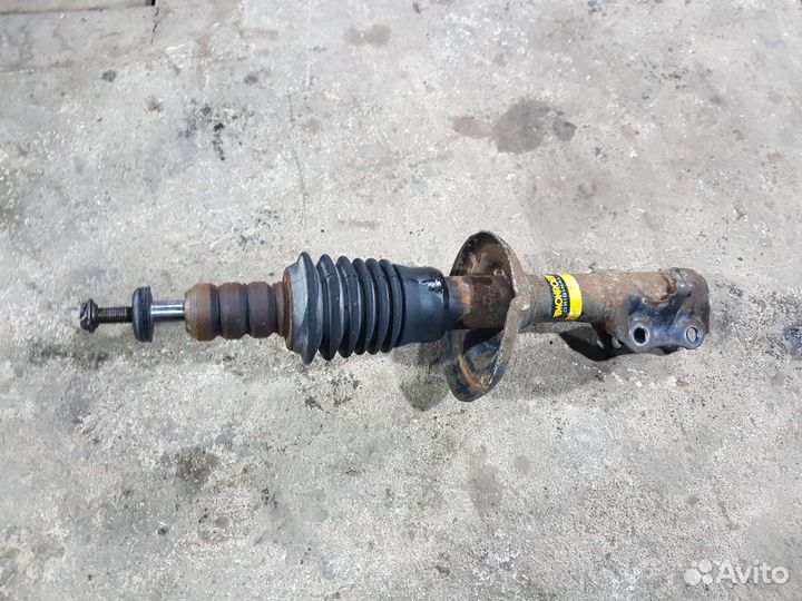 Амортизатор передний Volkswagen Passat B3