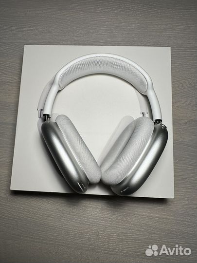 Apple airpods max silver