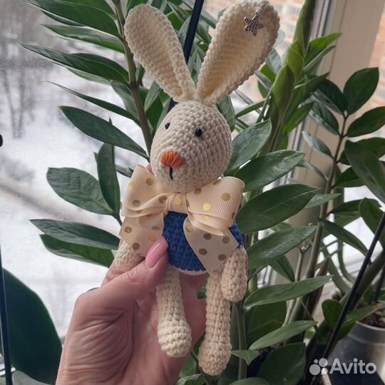 Вязаный заяц (ручная работа)