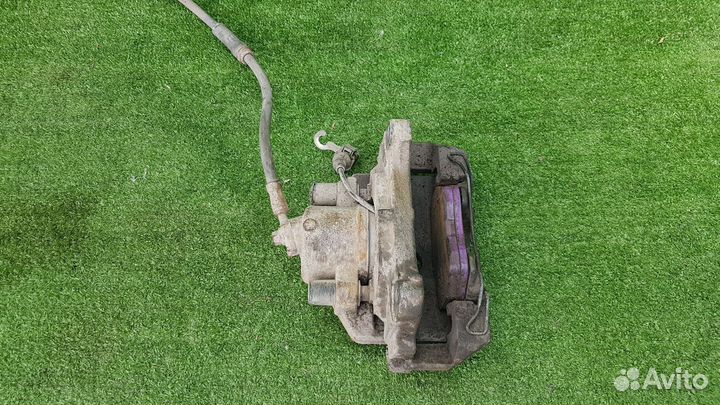 Передний правый тормозной суппорт passat B6