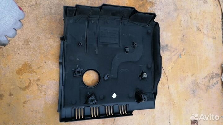 Крышка двигателя на Audi A5 (8T), cdnc (2010)