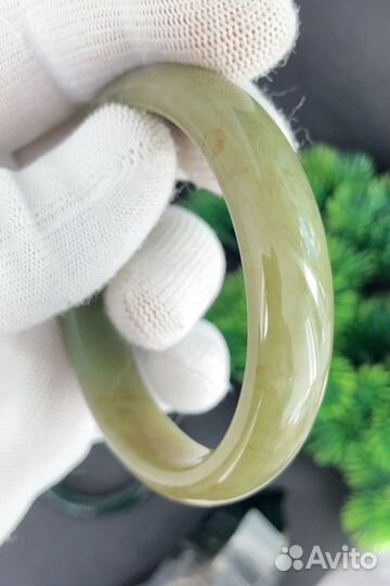 Браслет из нефрита, цельнокаменный