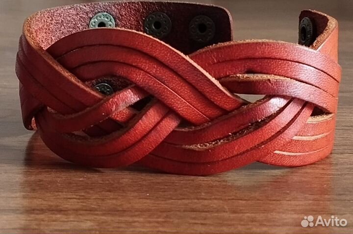Кожаный браслет
