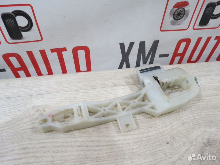 Кронштейн ручки передний левый Hyundai Solaris 2