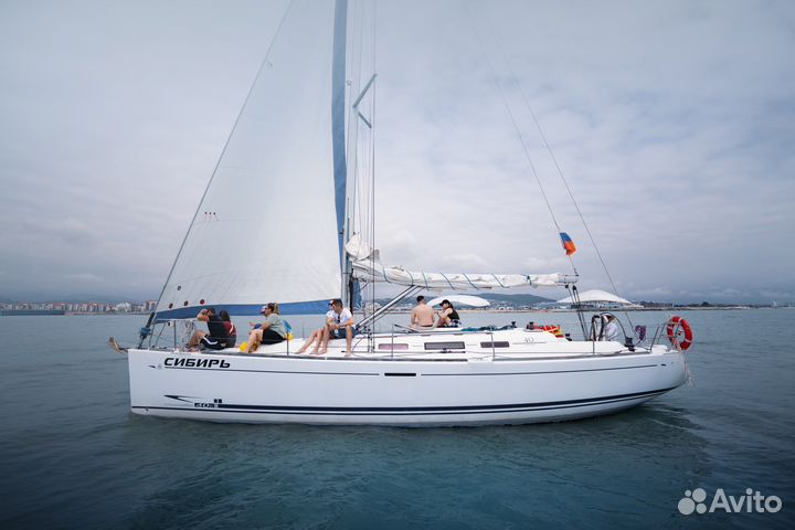 Морская прогулка на парусной яхте в Адлере