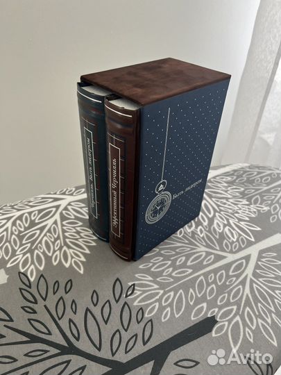 Книга из кожи и замши черчилль быть дидером