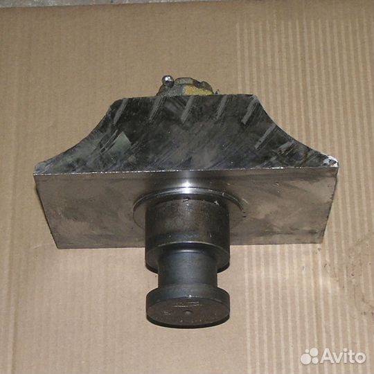 Гнездо шкворня седельного устройства со шкво (маз)