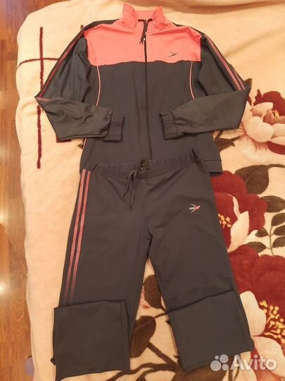 Спортивный костюм женский