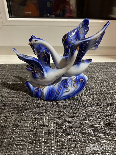 Статуэтка лебедь