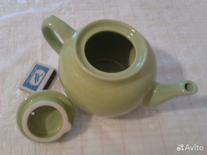 Чайник зеленый фаянс 1 литр