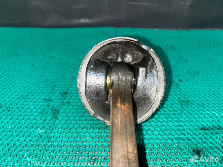 Поршень Land Rover Discovery3 L319 276DT 2008