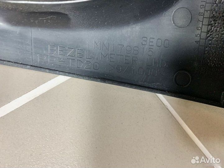 Накладка панели приборов Mitsubishi L200