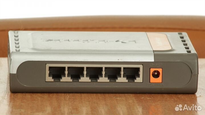 Разветвитель интернет.DGS-1005D D-Link