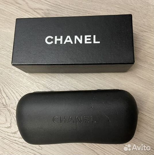 Солнечные очки Chanel