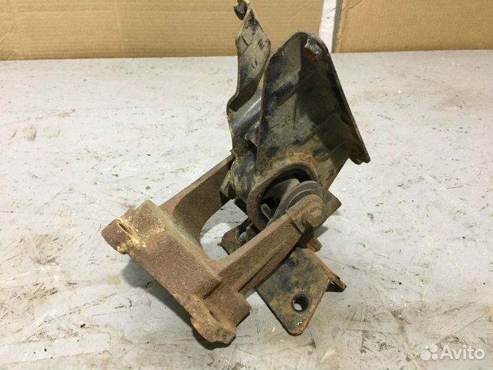 Кронштейн крепления двигателя кпп Chery Tiggo T11