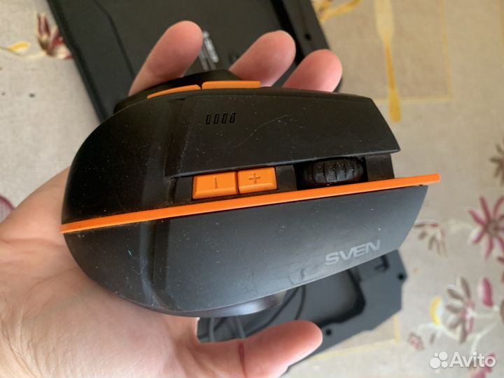 Игровая клавиатура с подсветкой и мышь