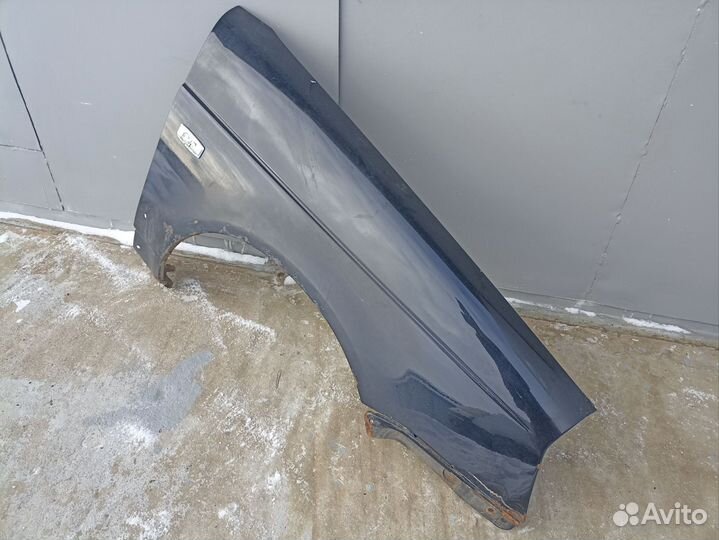 Крыло переднее правое черное LADA Priora 2012