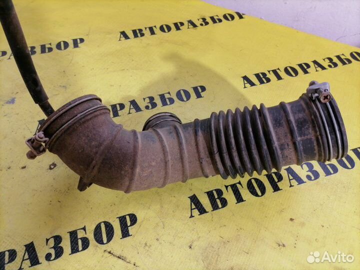 Патрубок воздушного фильтра Mitsubishi Galant 9