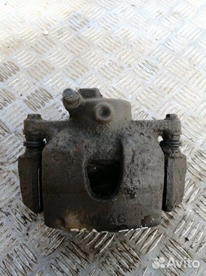 Суппорт передний правый Volkswagen Polo 612 1.6