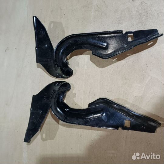 Петли капота Mitsubishi Outlander 3