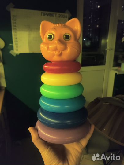 Игрушка пирамида