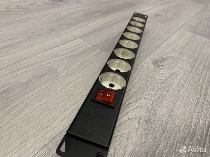 Блок розеток 220 В, 8 розеток, 16 А, 1U, Roxton