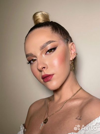 Макияж и прическа