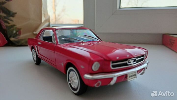 Модель автомобиля Welly Ford Mustang 1964 1:24