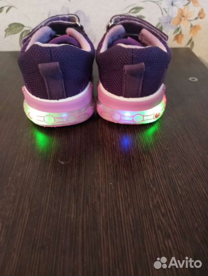 Кроссовки для девочки 22