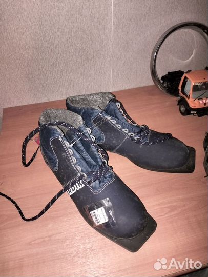 Лыжные ботинки