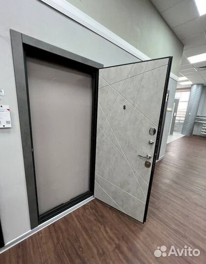 Входная дверь