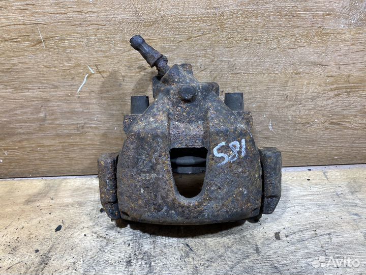 Суппорт передний правый Ford Focus 2 S81