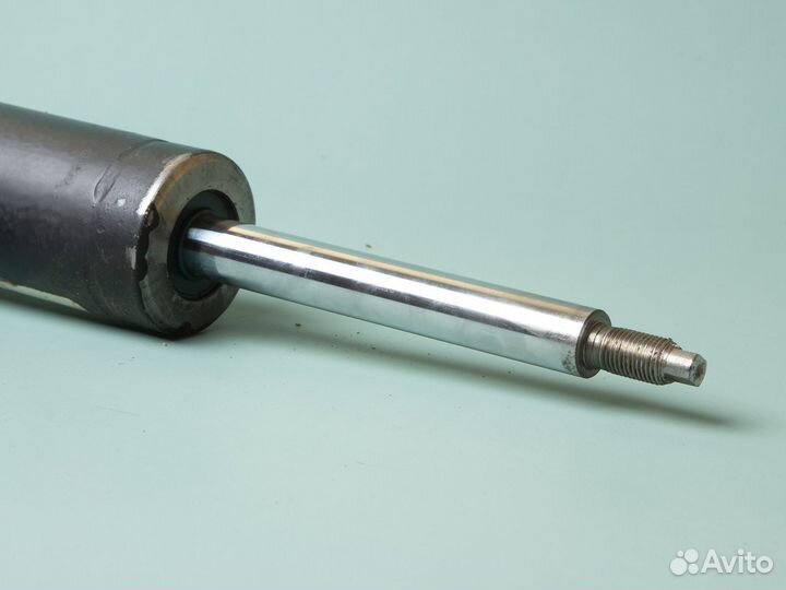 Kia Quoris левый амортизатор