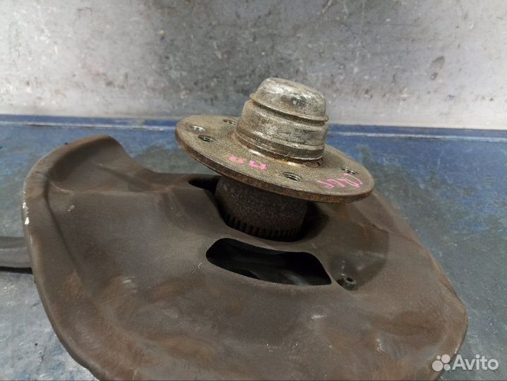 Ступица передняя правая Chrysler Crossfire