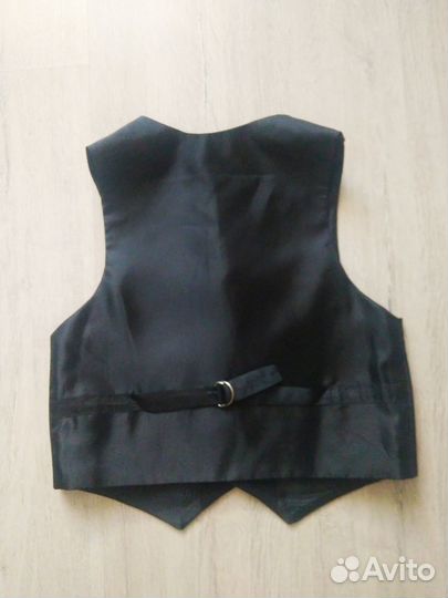 Новый жилет на мальчика, размер 32