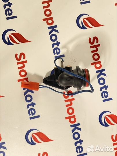 Фитинг угловой контура гвс navien Б/У