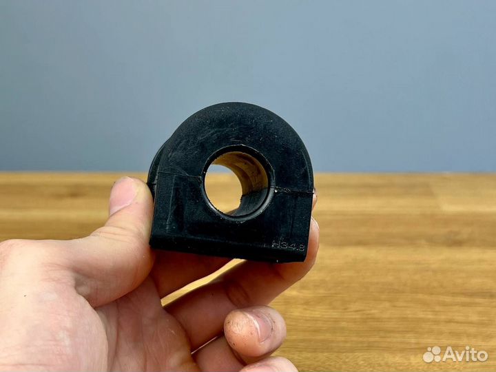 Втулка заднего стабилизатора Honda Elysion