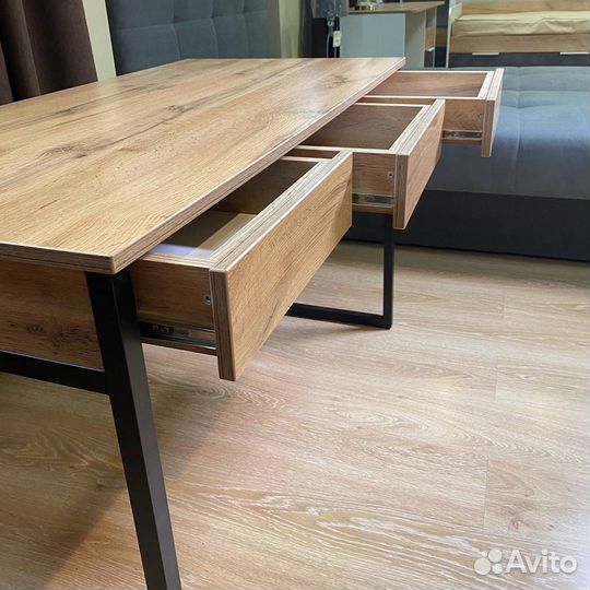 Письменный стол