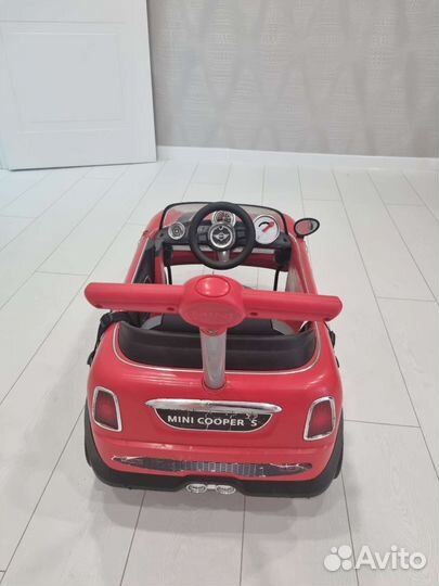 Детский автомобиль каталка