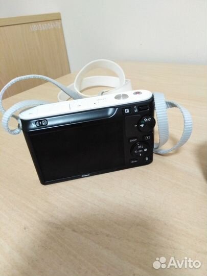 Компактный фотоаппарат Nikon 1j1