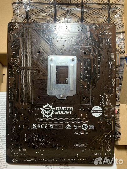 Материнская плата с процессором и куллером