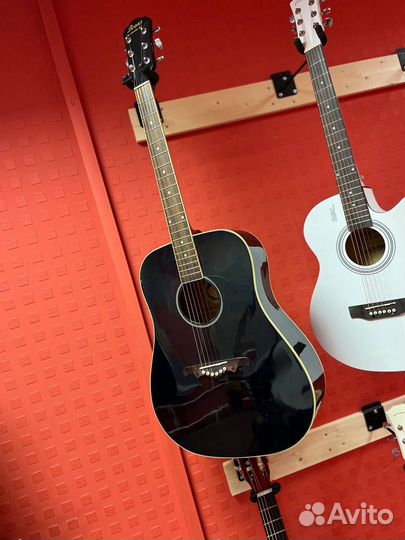 Гитара с чехлом