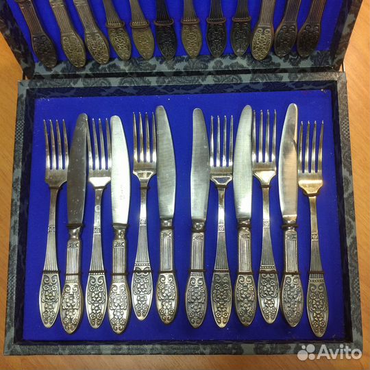 Советский столовый набор на 12 персон в кейсе