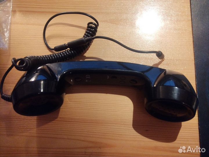 Гарнитура в виде винтажной ретро телеыонно трубки